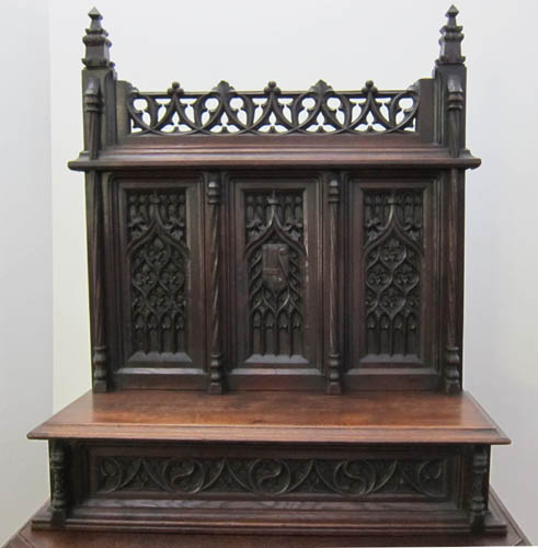 5112b-upper part gothic cabinet