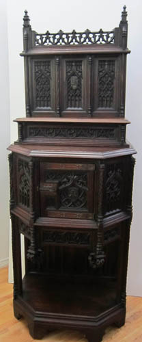 5112b-gothic cabinet with rooster coat-of-arms heraldry
